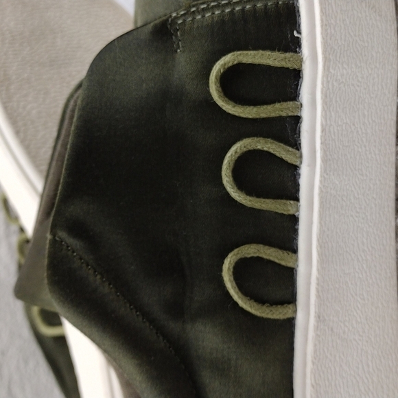 Madden Girl Laney Green Satin Fabric No Lace Low Top Slip On Platform Sn… - Picture 12 of 14